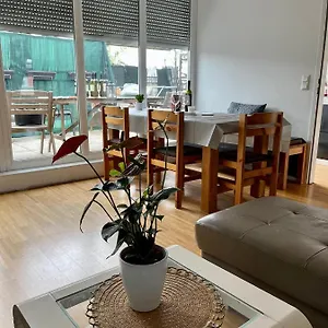 Dachgeschosswohnung Mit Kostenlosem Parkplatz Und Internet! Vienne