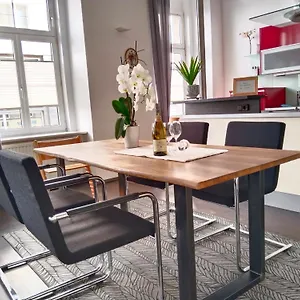  Apartment Grand Center